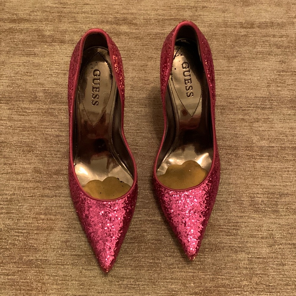 Hot pink sparkly heels!!💗